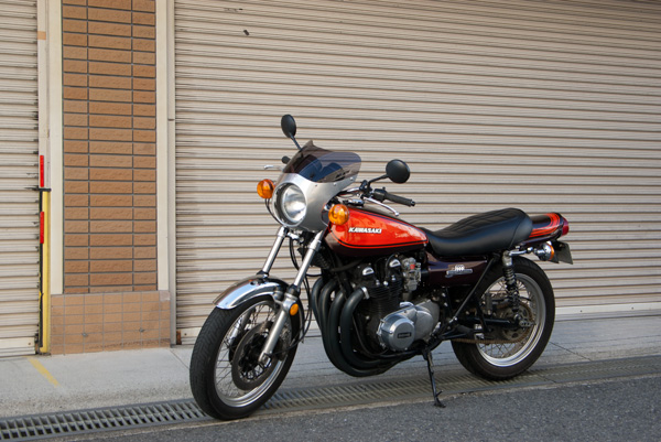 Kawasaki Z1 アルミ製ビキニカウル装着例