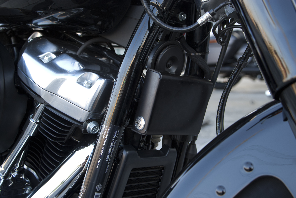 2018 softail slim etc ロックケース