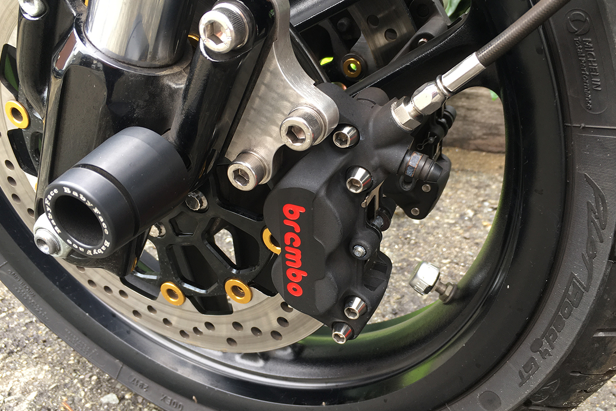 XR1200 ブレンボ製ブレーキキャリパー
