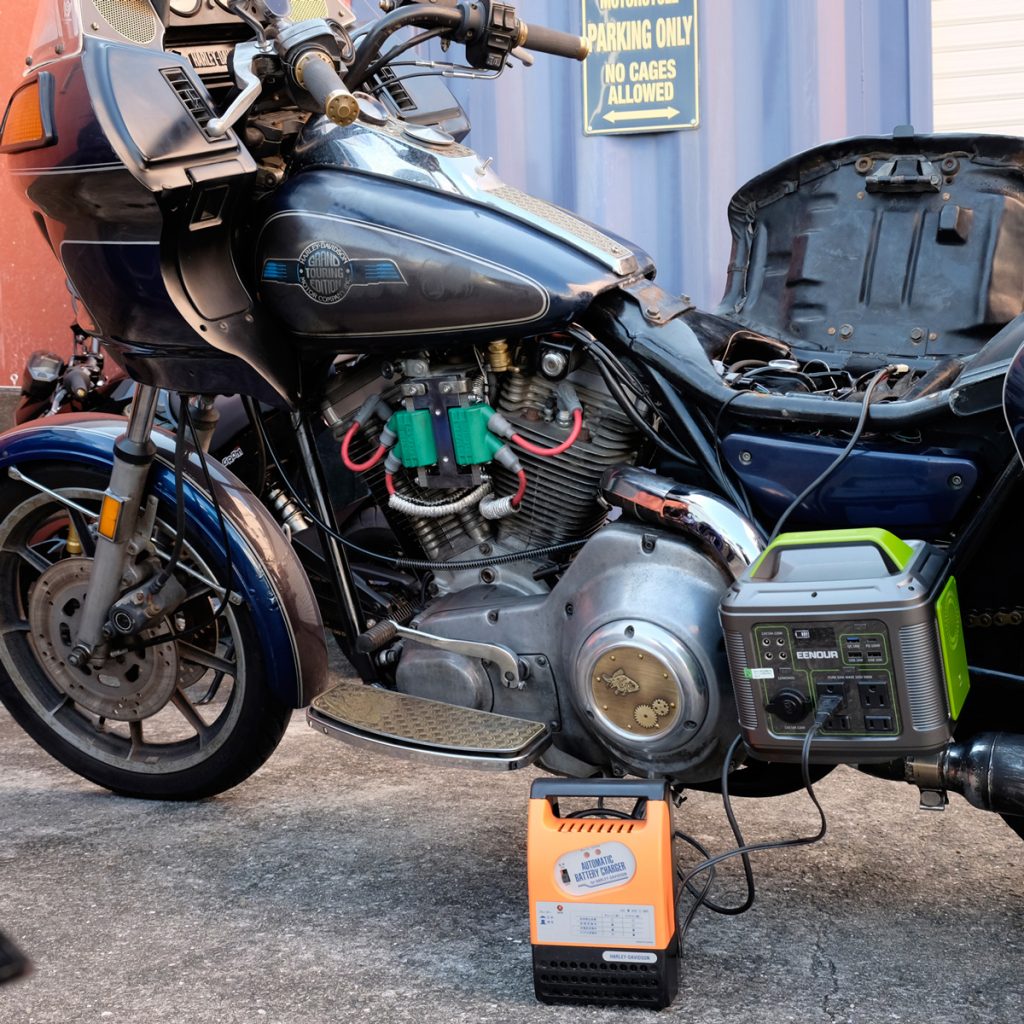 ポータブル電源を利用したハーレーのバッテリー充電 寺田モータース